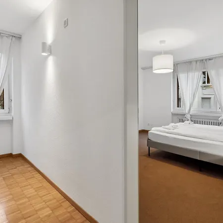 Neumuensterstrasse 26 *